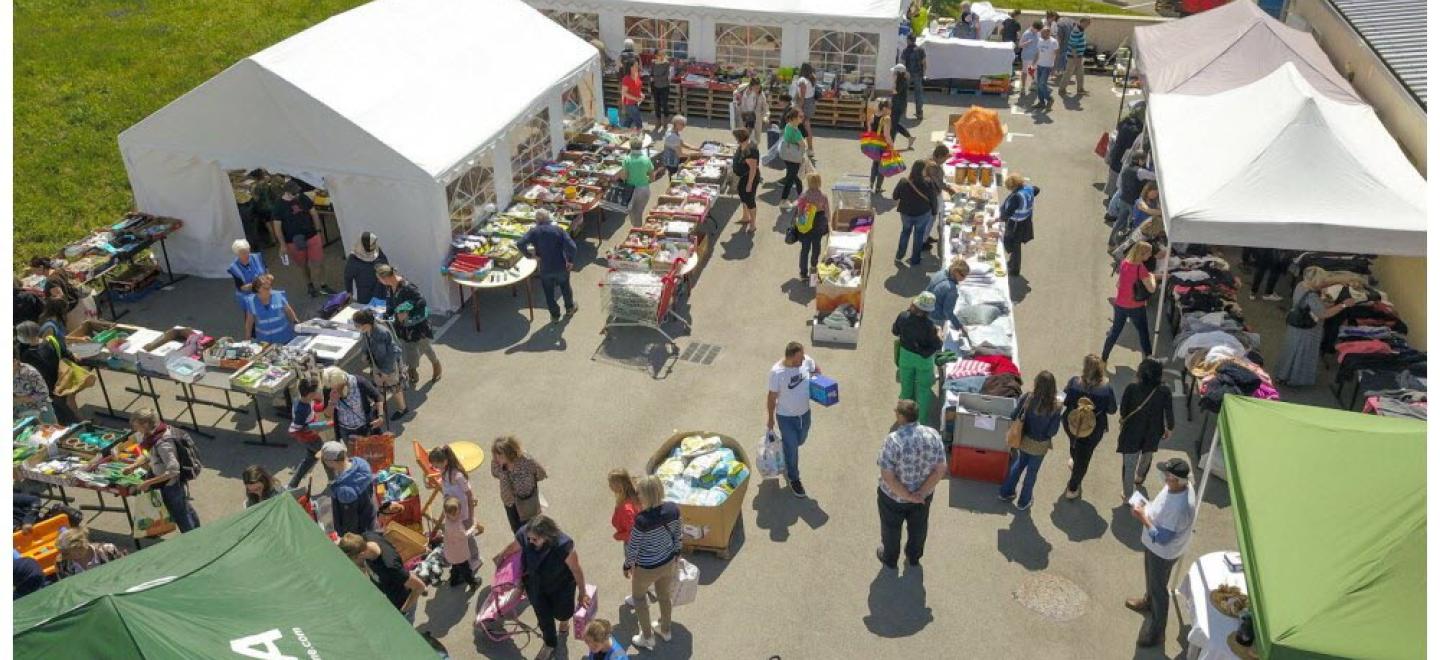 Une braderie organisée en ville 